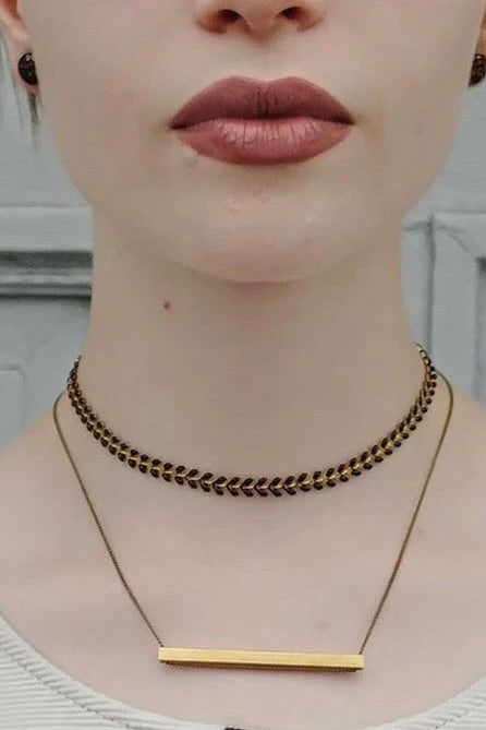 Slik Horizontal Short Necklace