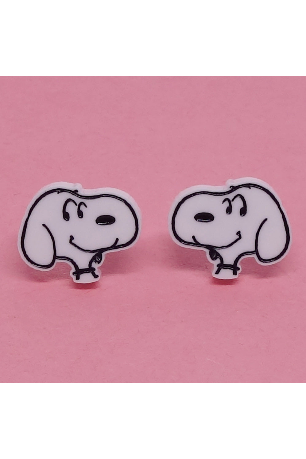 Lili0789 Snoopy Stud Earrings