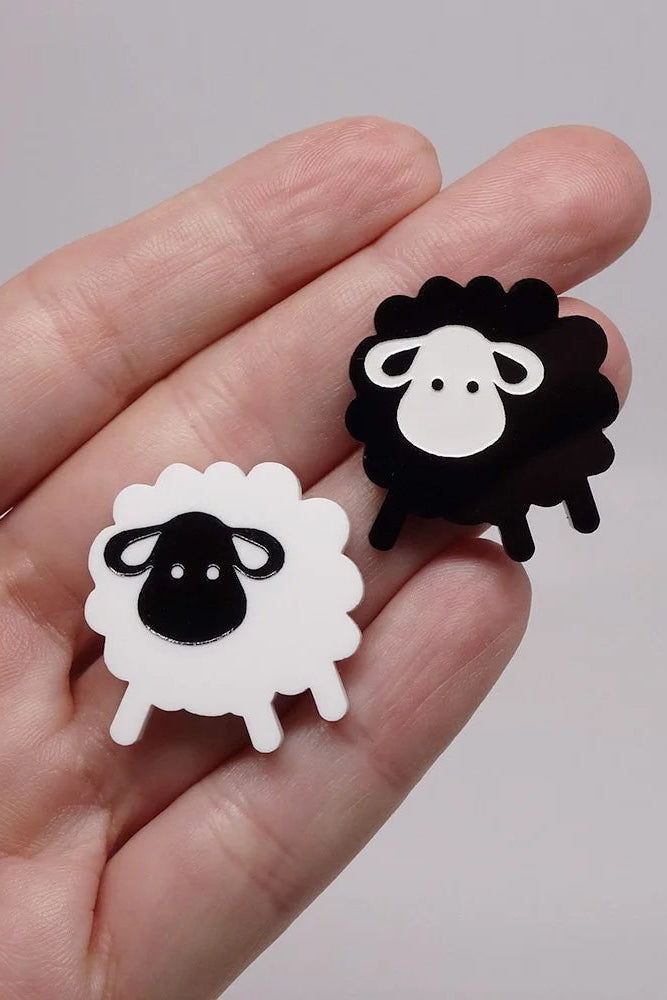 Lili0396 Sheep Pin