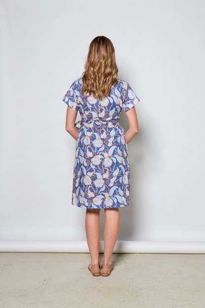 Maura Dress by Tangente, Blue Print, back view,wrap dress, V-neck, short cuffed sleeves, attached tie belt, above the knee, hidden side pockets, viscose/linen, sizes XS to XXL, made in Ottawa 