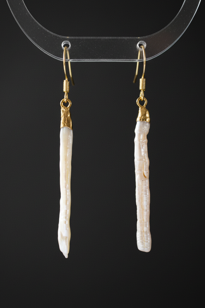 Long Biwa Pearl Dangle Earrings (1E46)