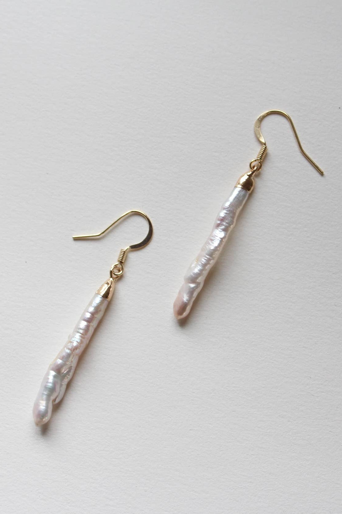 Long Biwa Pearl Dangle Earrings (1E46)
