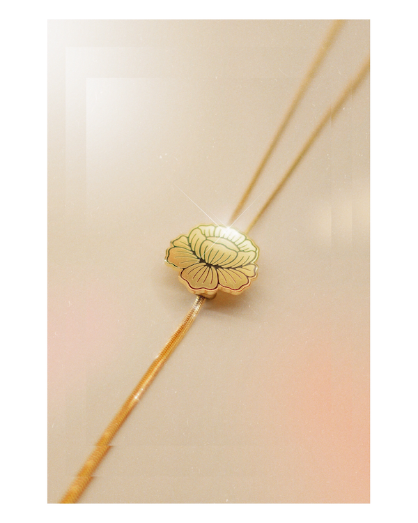 FLEUR DORÉE Bolo Tie