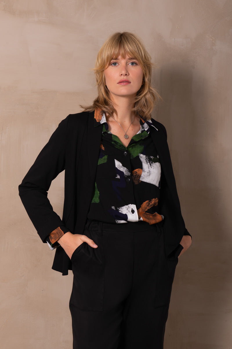 Max Jacket by Cherry Bobin, Black, semi-tailored, cuffed sleeves, split hemline at back, inside pocket, eco-fabric, Ponte di Roma, LENZING ECOVERO viscose, sizes XS to 3XL, made in Montreal