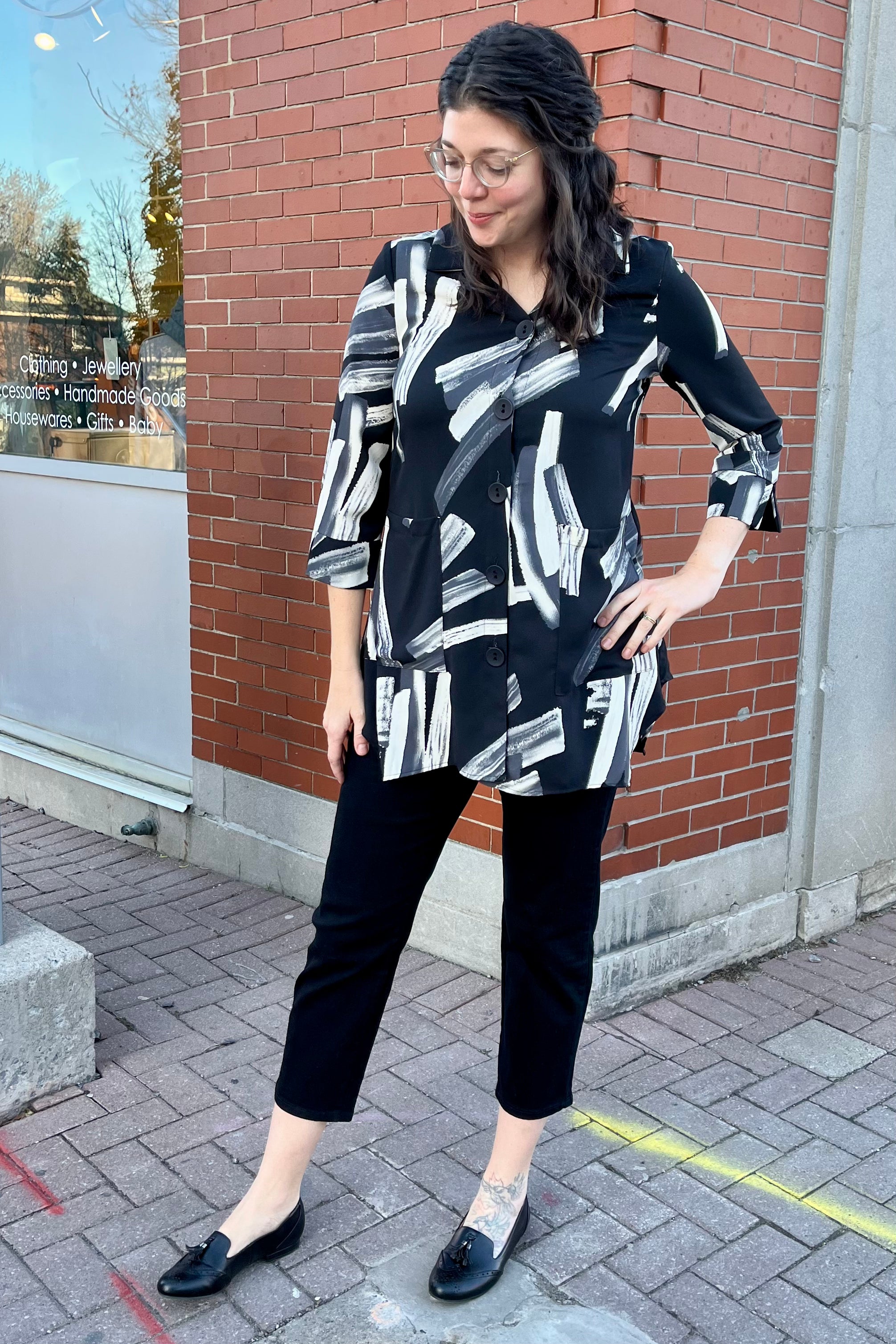 Norite Blouse by Compi K, B&W Brushstrokes, V-neck, tunic length, button front, 3/4 sleeves, front patch pockets, sizes XS to XL, made in Canada