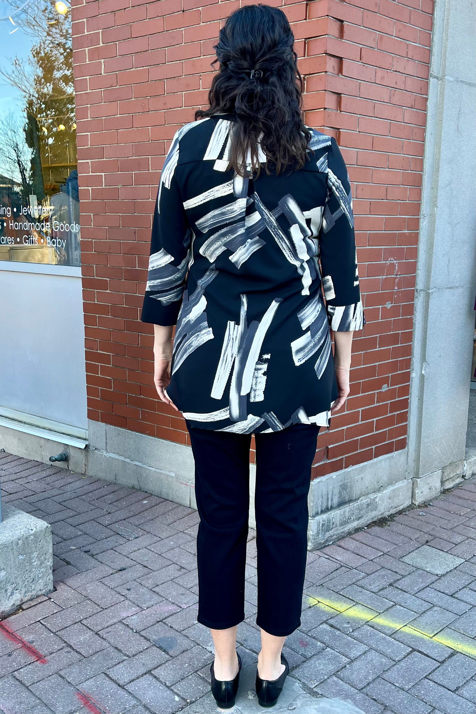Norite Blouse by Compi K, B&W Brushstrokes, back view, V-neck, tunic length, button front, 3/4 sleeves, front patch pockets, sizes XS to XL, made in Canada