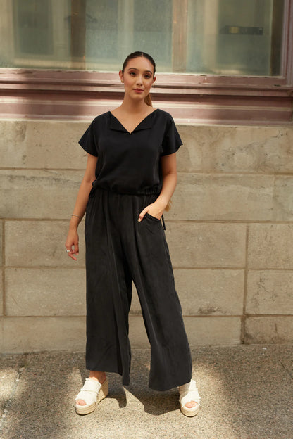 Milan Pant by MAS, Pepper, wide legged, elastic waistband, side pockets, front pleats, 100% lyocell, sizes XS to XXL, made in Montreal