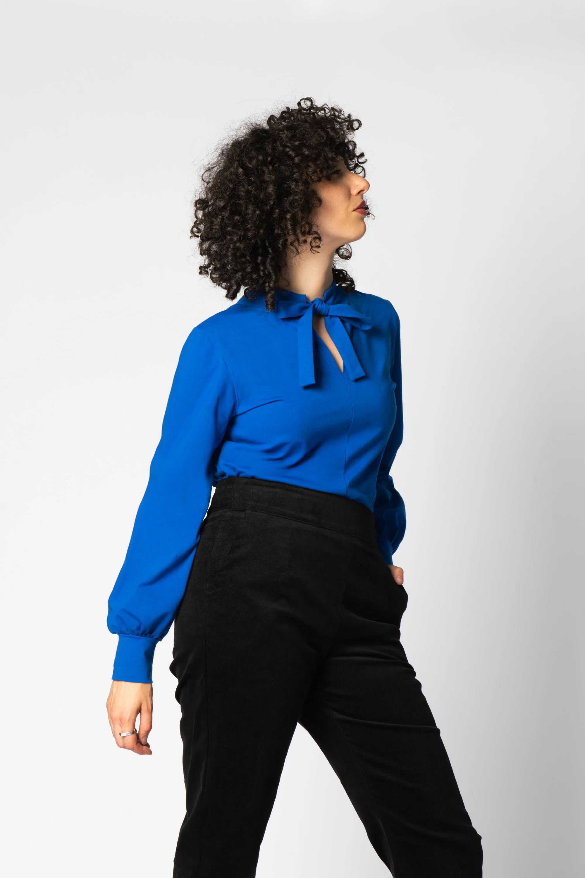 Sarandon Reversible Top by Eve Lavoie, Royal Cotton, high neck on one side, tie neck with opening on other side, puffed sleeves, full-length sleeves, eco-fabric, OEKO-TEX certified cotton, sizes XS to XL, made in Montreal