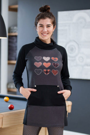 Sutton Tunic by Rien ne se Perd, Paprika Hearts, patterned hearts, turtleneck, raglan sleeves, kangaroo pocket, button details, sizes XS to XXL, made in Quebec