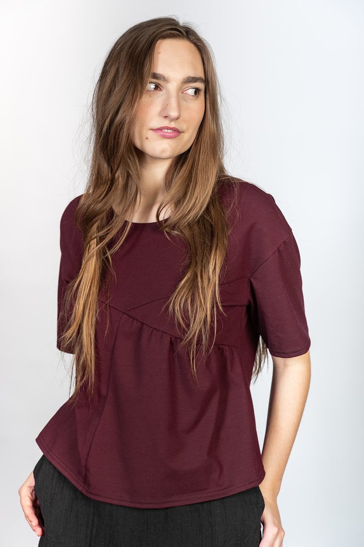 Clara Top by Tangente, Merlot, boxy top, short dropped sleeves, asymmetrical front seams, pleated panel, eco-fabric, OEKO-TEX certified, cotton, sizes XS to XXL, made in Ottawa