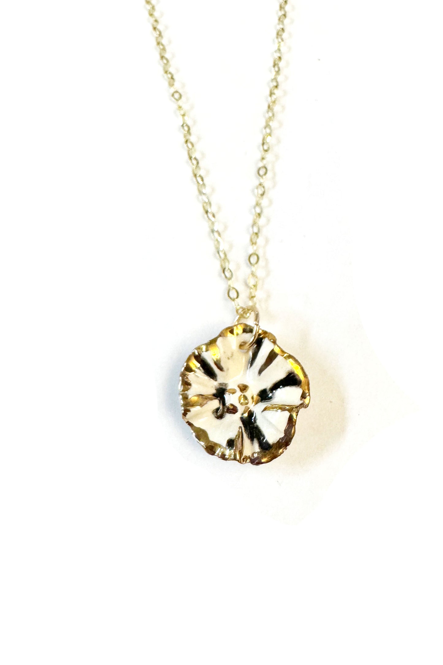 White/Black Flower Necklace