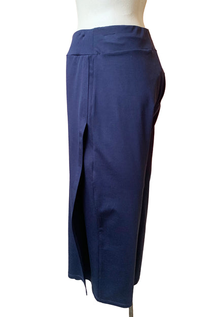 A side view of the Colin Capri Pants in Navy by Pure Essence are shown on a mannequin in front of a white background