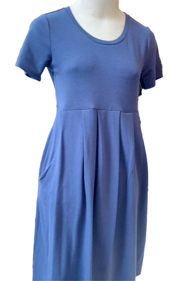 Caitlin Dress by Pure Essence, Denim, round neck, short sleeves, baby-doll style, gathers at waist, pockets, knee-length, sizes XS to XXL, made in Canada