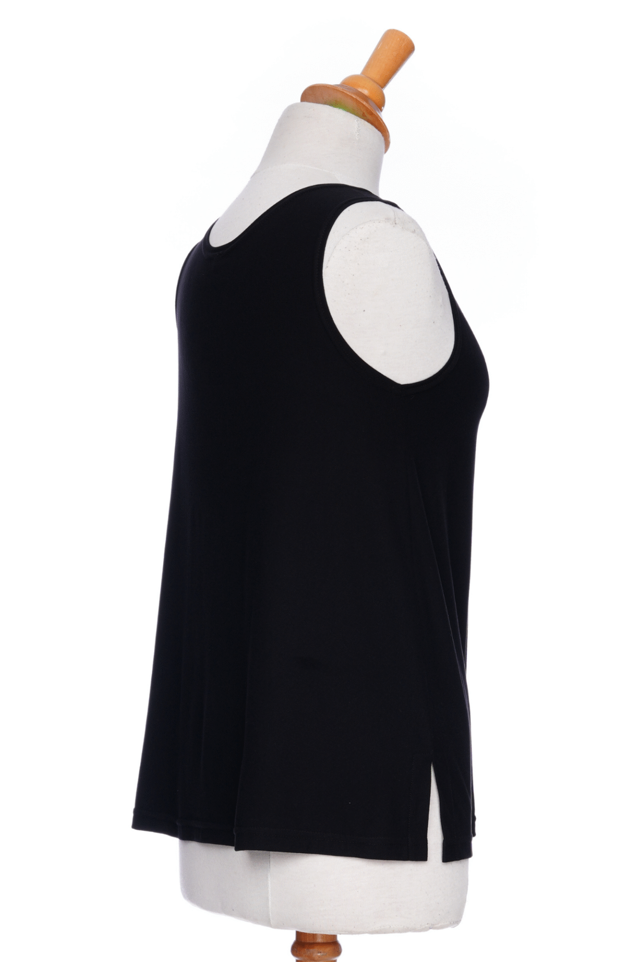 A side view of the Spritz Tank Top by Rien ne se Perd in Black, with wide straps and side slits, is shown on a mannequin in front of a white background 