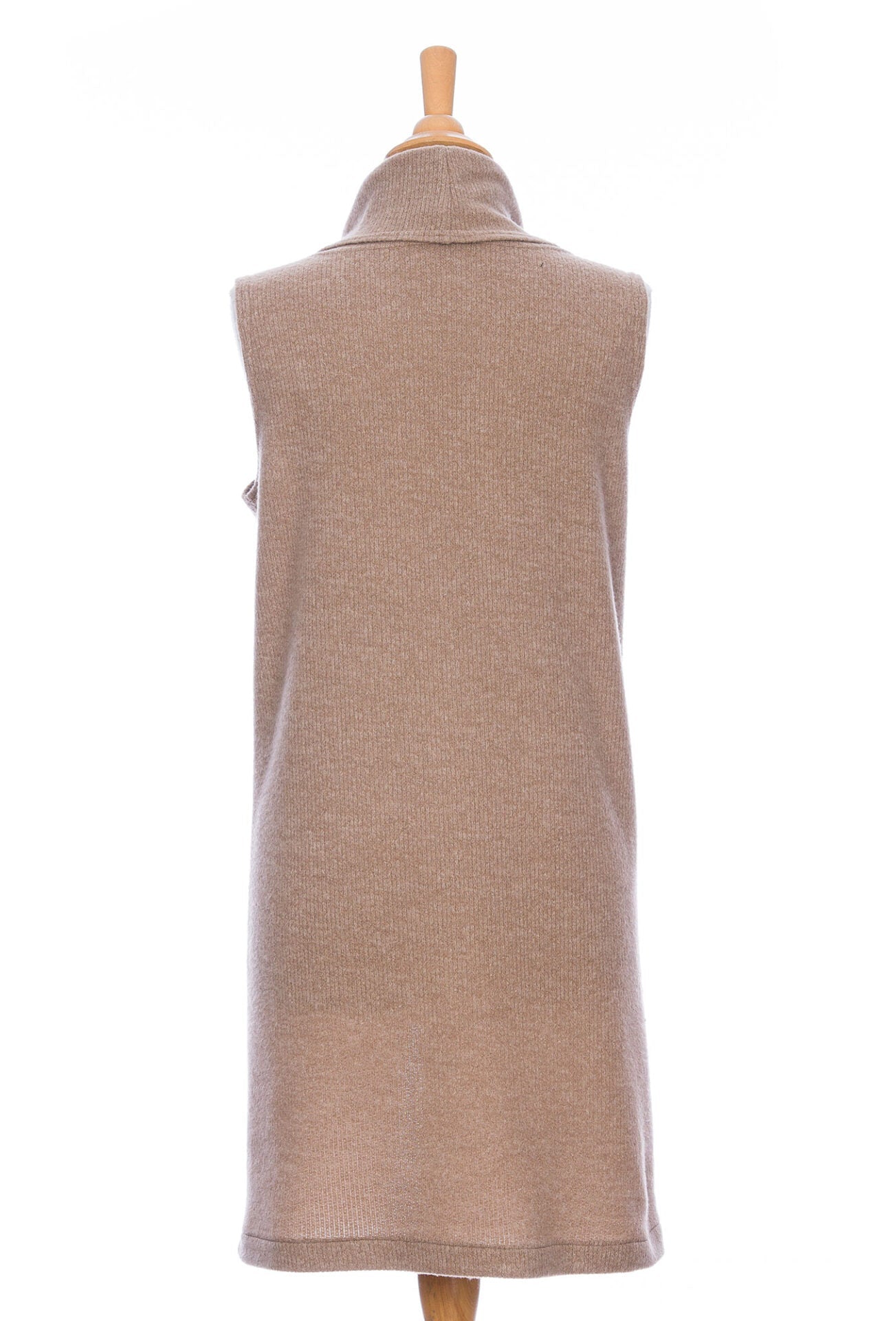 A back view of the long Baumier Vest by Rien ne se Perd in Natural, with a cowl neck, overlapping front, buttons and the shoulder and a patch pocket, is shown on a mannequin against a white background. 