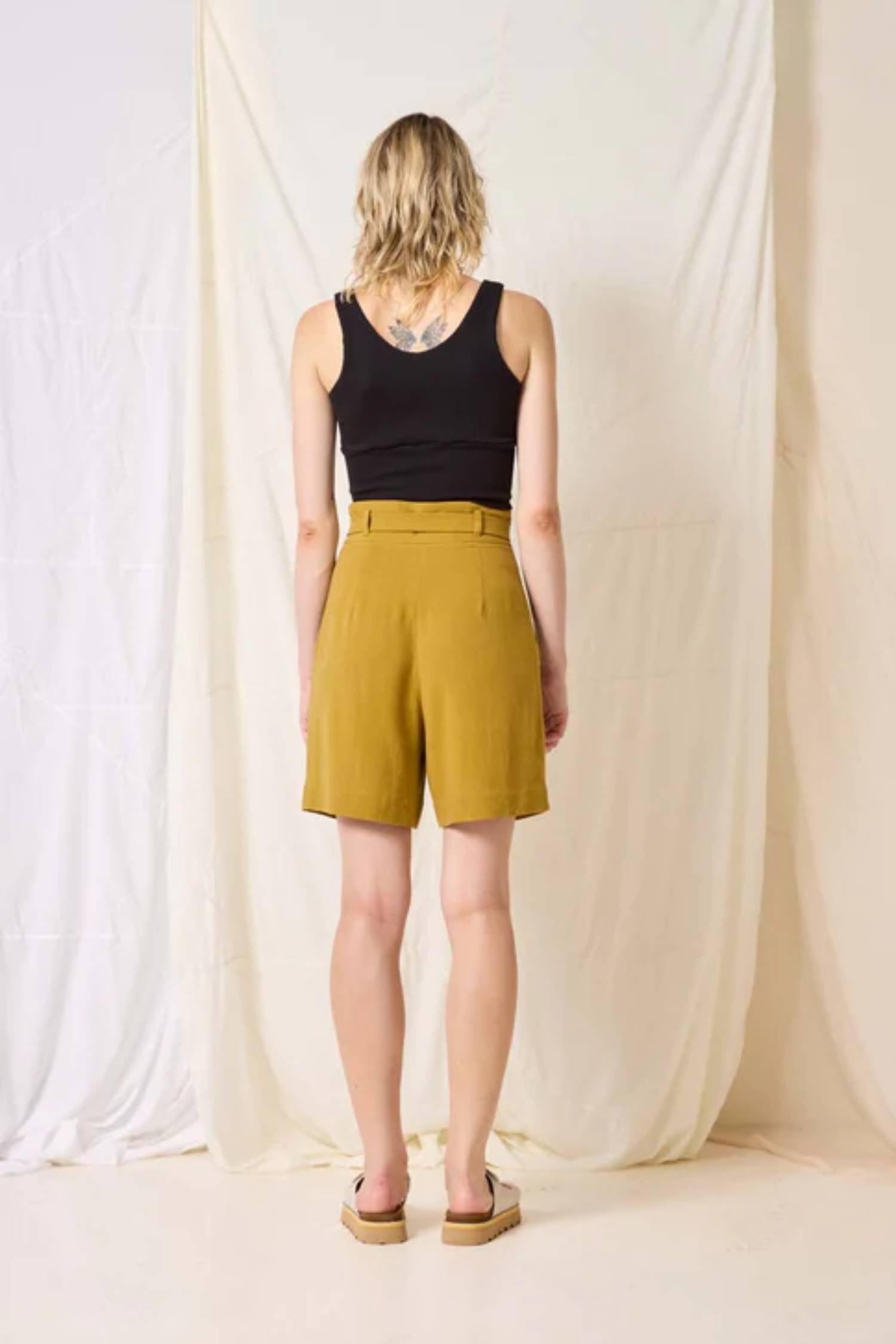 Kamala Short by Cokluch, Pistachio, back view, high waist, paper-bag effect, ring belt, front pleats, button closure at waist, pockets, eco-fabric, OEKO-TEX certified, sizes XS to XL, made in Montreal