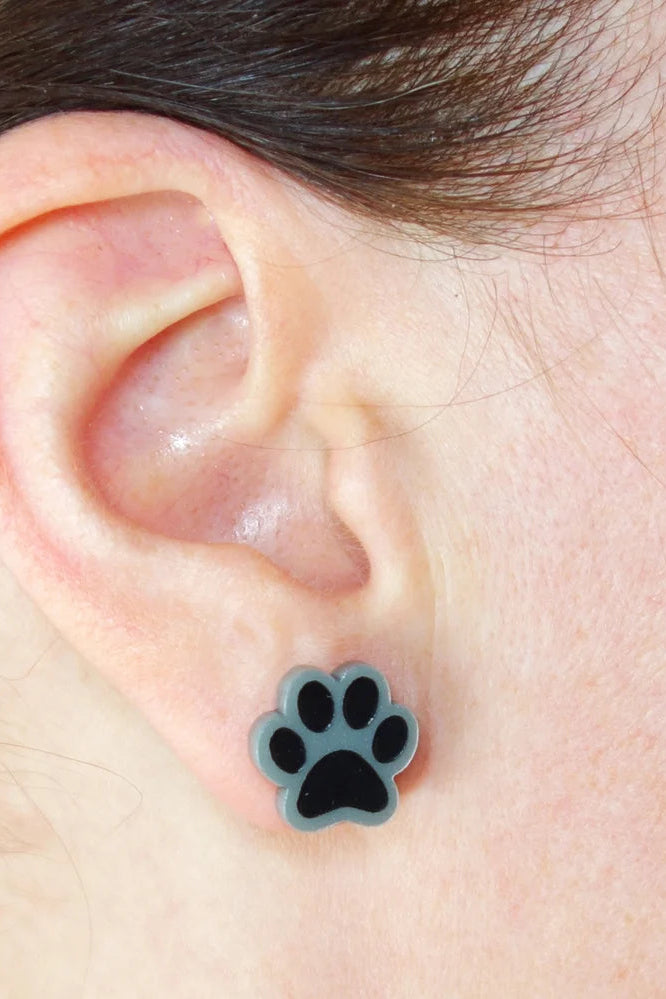 Lili0449 Paw Print Earrings