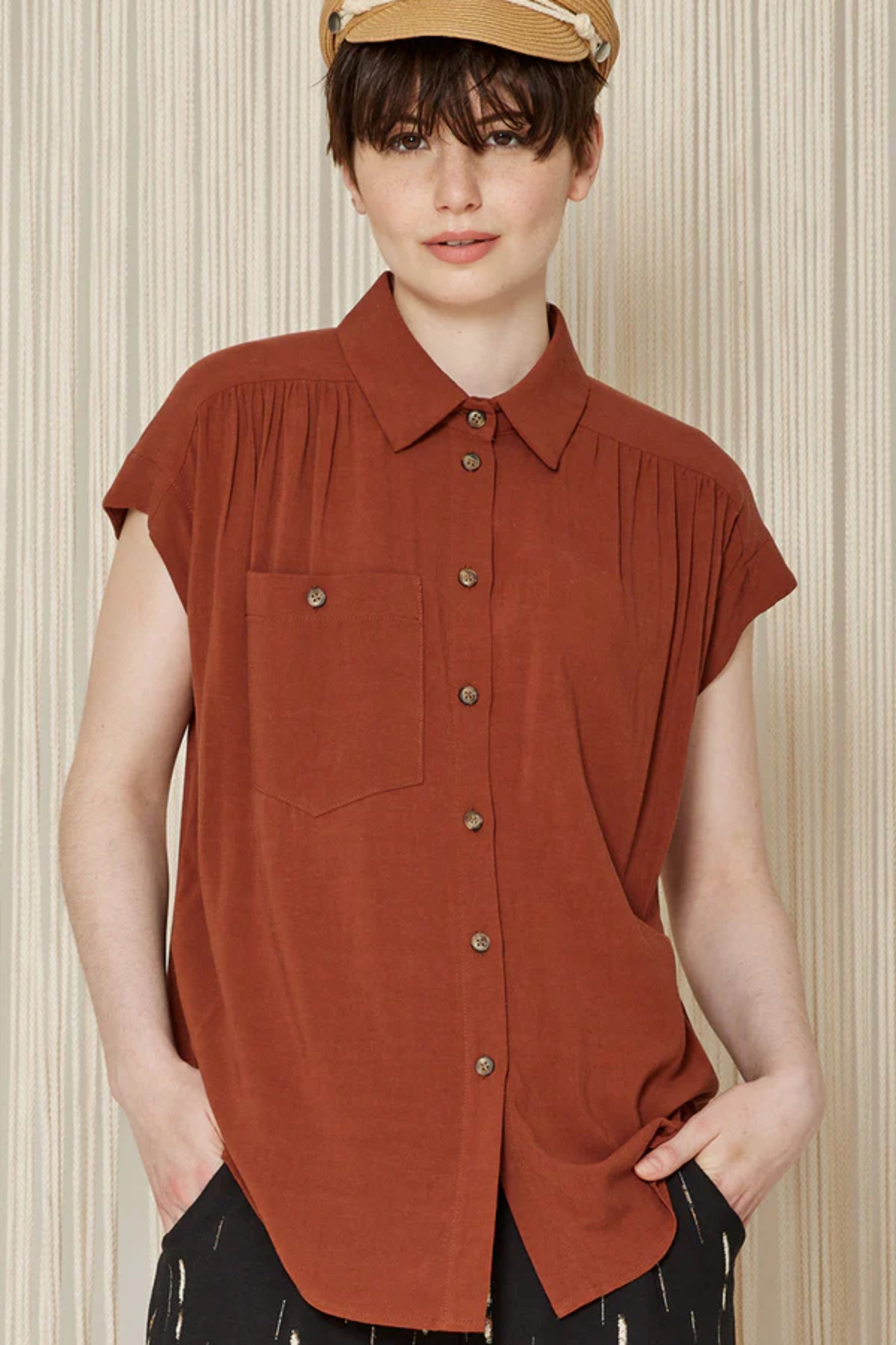 Muscari Top by Cokluch, Chestnut, collar, short dropped sleeves, button front, gathers at shoulders and back, curved hem, breast pocket, eco fabric, viscose, linen, sizes XS to XL, made in Montreal 