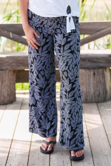 A waist-down view of a woman wearing the Rien ne se Perd Rumba Palazzo Pants in Black and White Foliage and the Swing Cami in Black and White Foliage. 